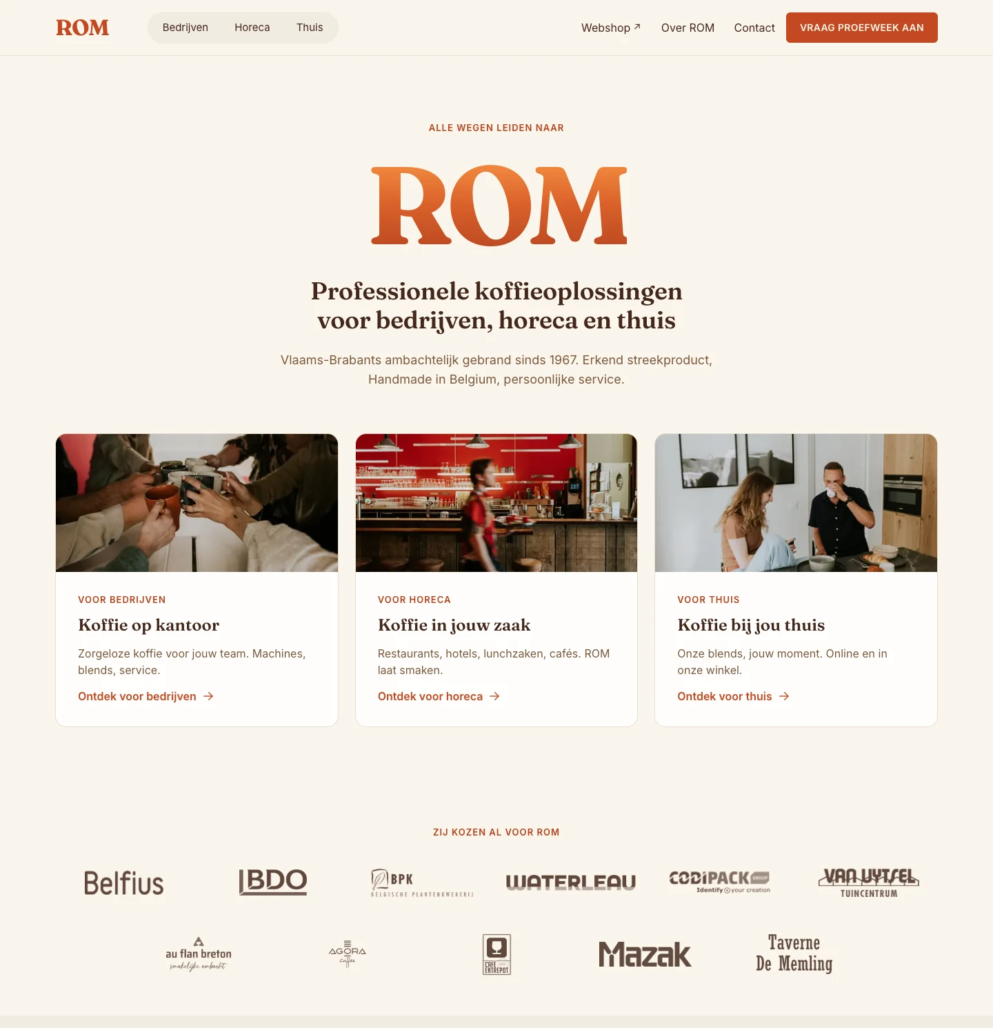 De homepage van de nieuwe ROM Koffie-website, met het nieuwe logotype, de drie doelgroepkaarten en de logobalk met klanten